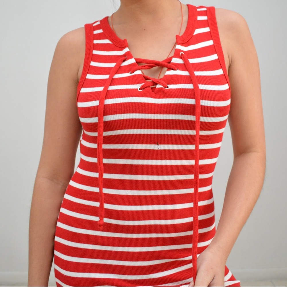 Medium red dresses